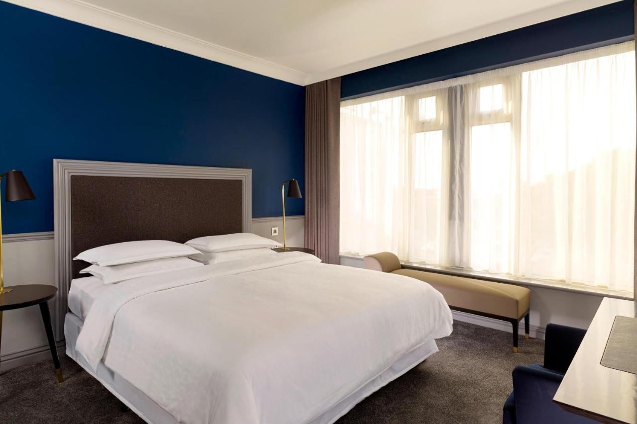 Sheraton Heathrow Hotel Hillingdon Exterior foto